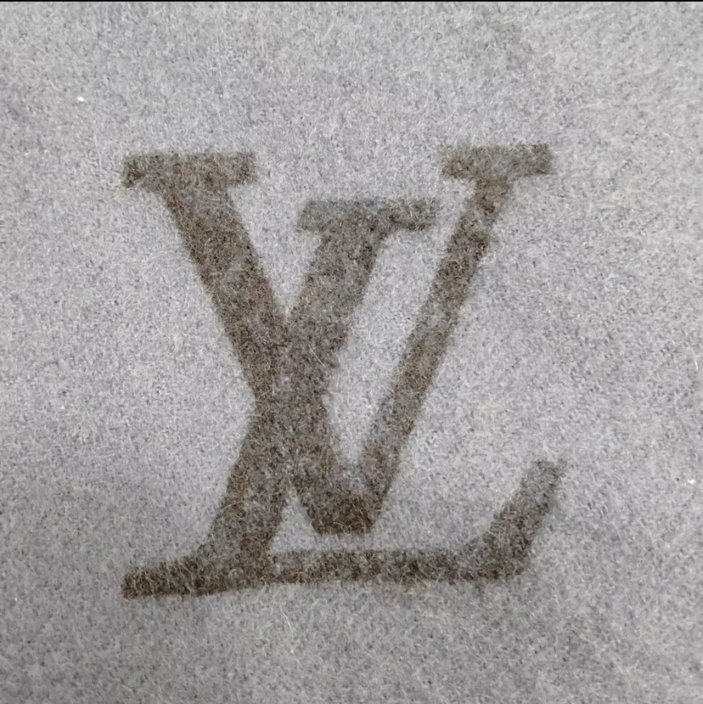 Louis Vuitton Blue Cashmere Scarf - Picture 6 of 9